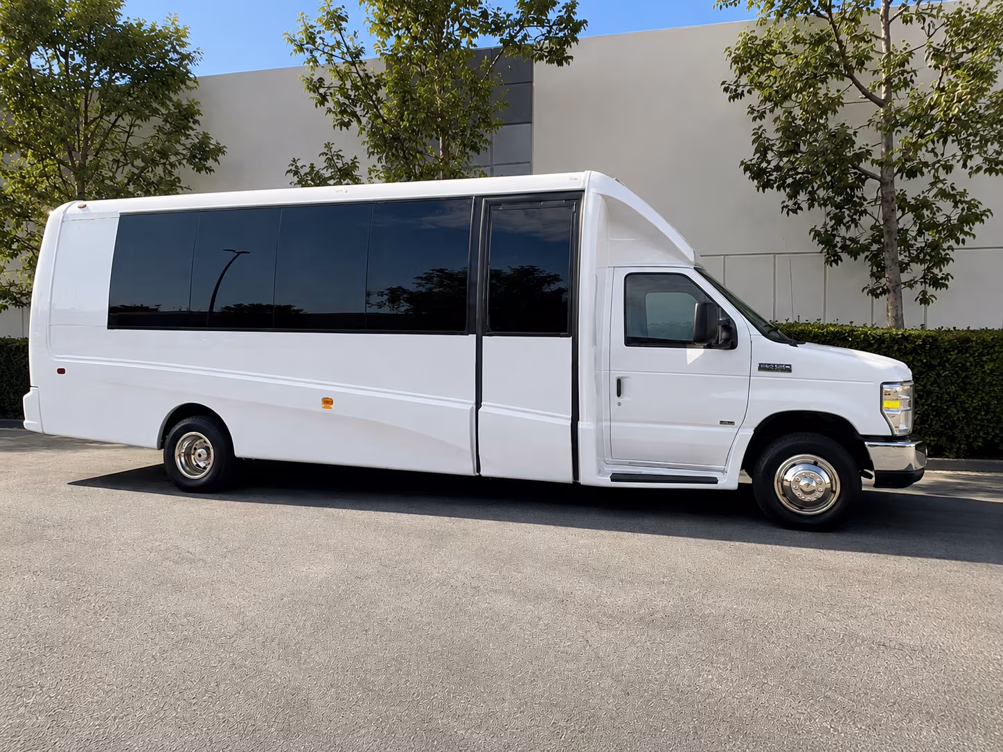 find and book transportation for your next bachelor or bachelorette party 1