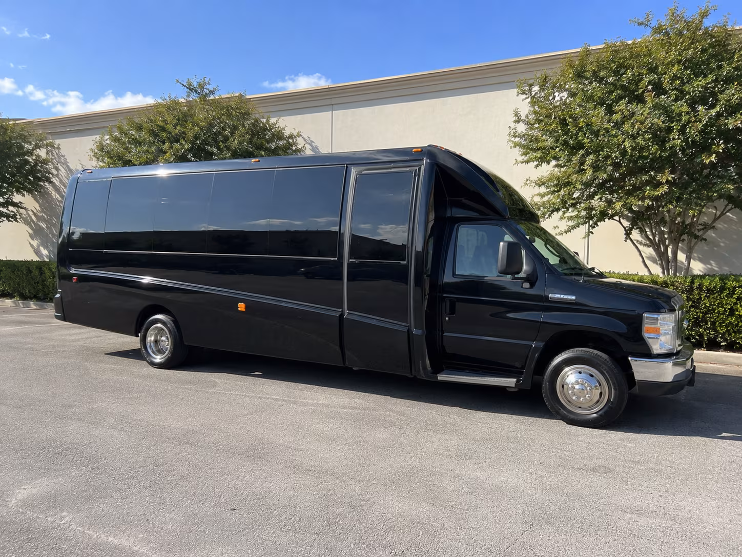 how the number of stops and bus wait time affect total booked hours in longmont
