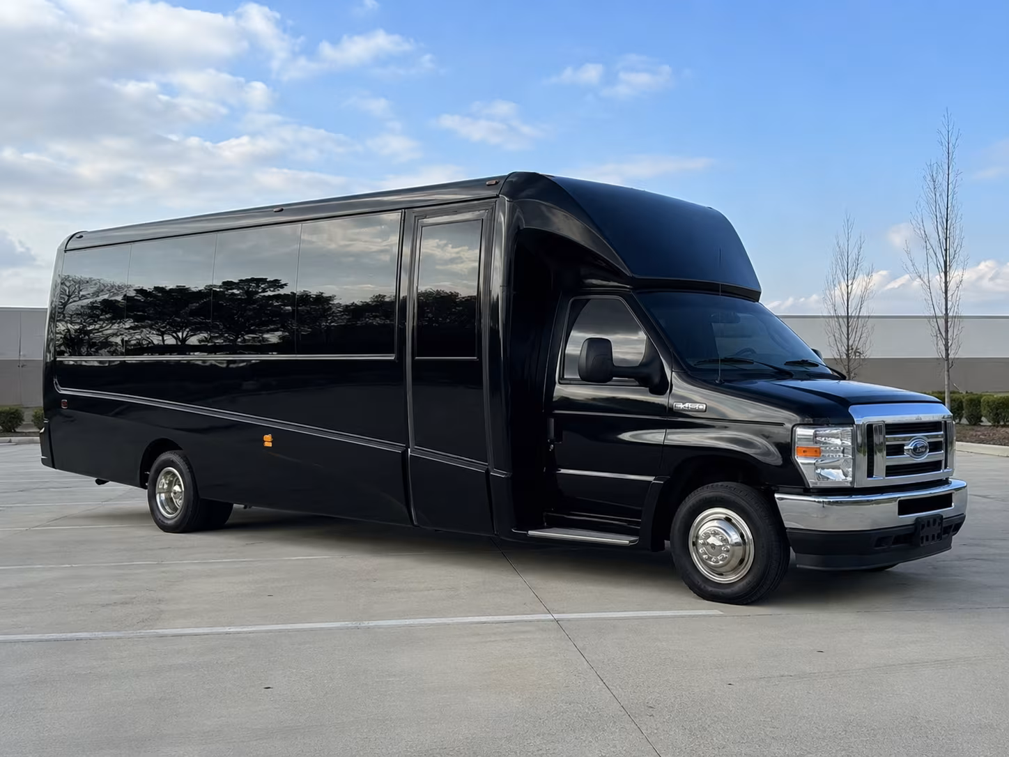 minibuses for trade show groups at boulder county venues